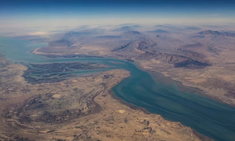 হরমুজ প্রণালি খুলে দেওয়ার ঘোষণা ইরানের