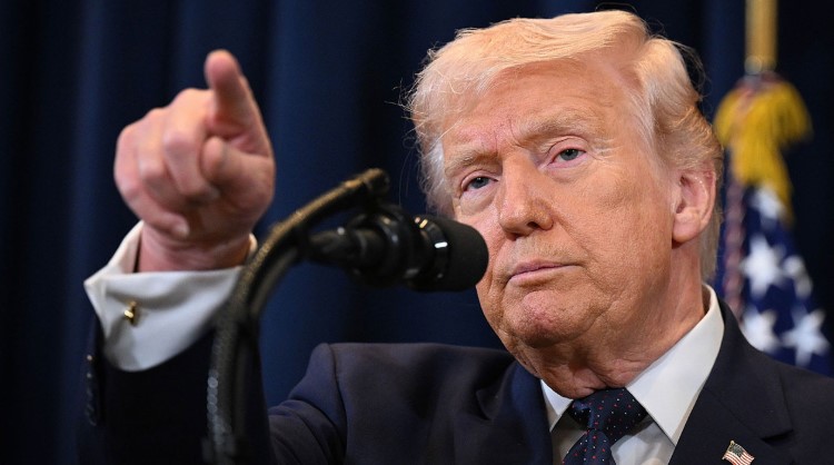 প্রেসিডেন্ট অসুস্থ ও উন্মাদ,ট্রাম্পকে ক্ষমতাচ্যুত করতে নাগরিক অধিকার সংগঠনের ডাক