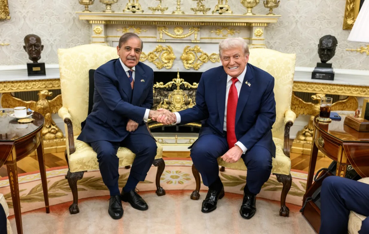 যুক্তরাষ্ট্রের চাপে যুদ্ধবিরতির মধ্যস্থতায় পাকিস্তান