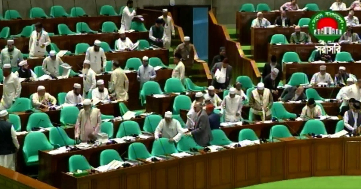 গণবিরোধী বিল পাসকে কেন্দ্র করে বিরোধীদলের ওয়াকআউট