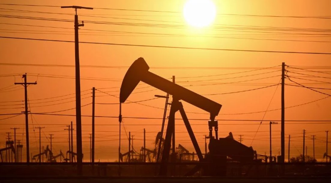 কালো সোনার মহাকাব্য: যেভাবে ‘তেল’ হয়ে উঠল বিশ্ব শাসনের মূল চাবিকাঠি