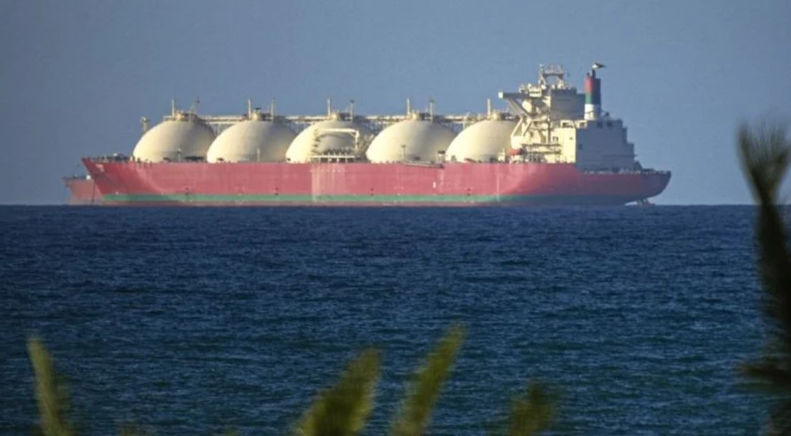 ডোনাল্ড ট্রাম্পের দাবি বনাম ইরানের বাস্তবতা: কার দখলে বিশ্বের প্রধান তেলপথ?