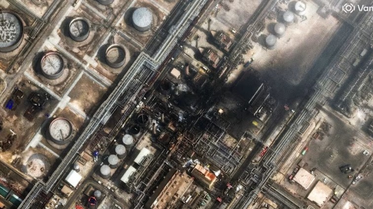 বাইপাস রুটে সৌদি তেল: হরমুজ সংকটের মাঝেই বিকল্প পথ সচল করল রিয়াদ