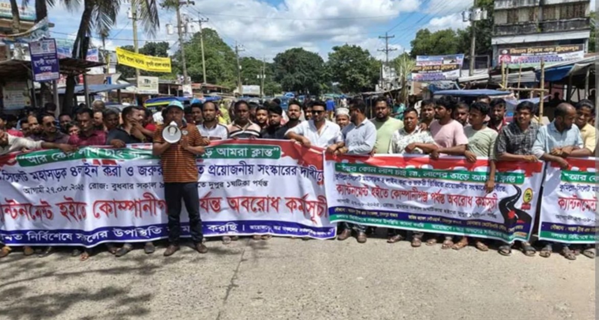 ধারণক্ষমতার ৪ গুণ যানবাহন চলাচল দেবে যাচ্ছে সড়ক বাড়ছে যানজট-দুর্ঘটনা