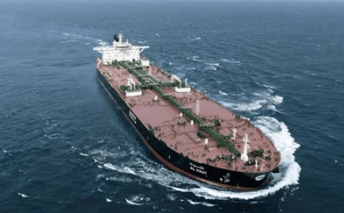 হরমুজ প্রণালী দিয়ে দাপটে পার হলো ইরানি সুপার ট্যাংকার