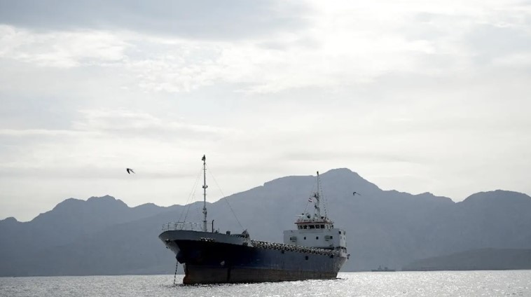 আমেরিকার চোখে ধুলা! রণতরী এড়িয়ে পারস্য উপসাগরে ইরানের সুপার ট্যাংকার