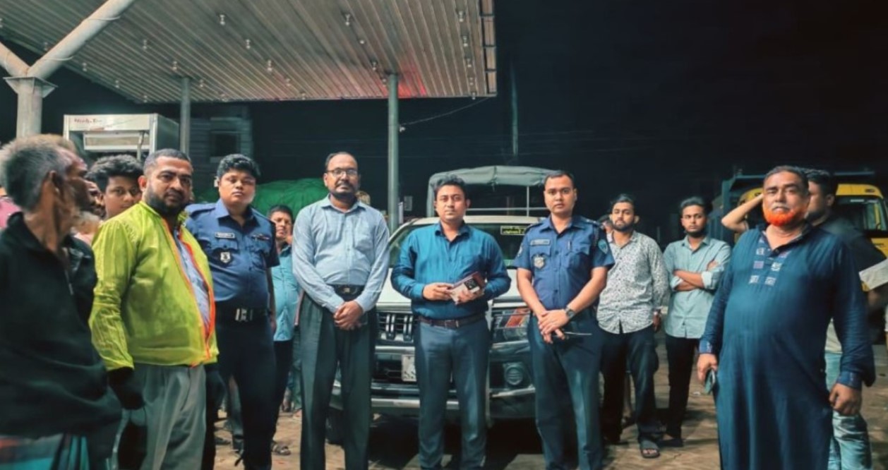 অতিরিক্ত দামে তেল বিক্রি করায়, ৪০ হাজার টাকা জরিমানা  