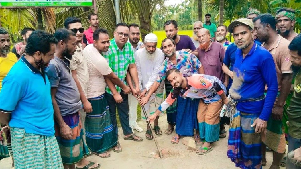 কালিগঞ্জের বিষ্ণুপুর মুকুন্দ মধুসূদন পুরে কার্পেটিং সড়ক নির্মাণ কাজের উদ্বোধন