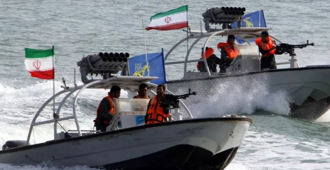 গুলিবর্ষণের শিকার দুটি জাহাজ: হরমুজ রুটে কেন আবার মারমুখী আইআরজিসি?