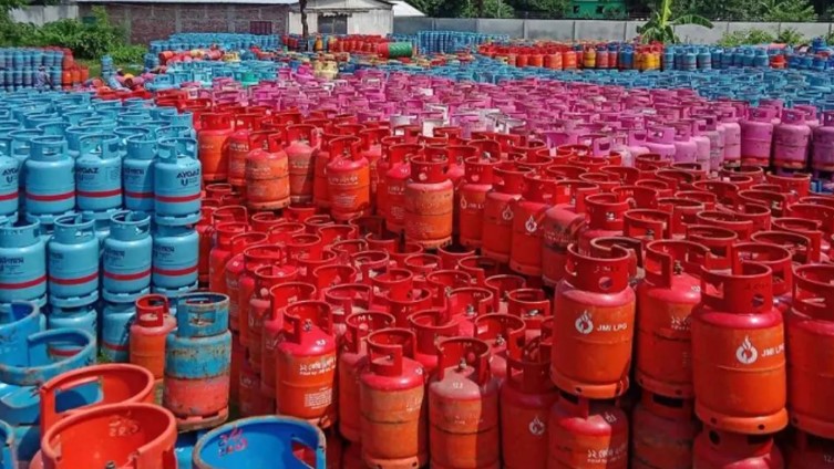 তেলের পর এবার গ্যাসের ধাক্কা! রোববার সন্ধ্যা থেকেই কার্যকর নতুন দাম