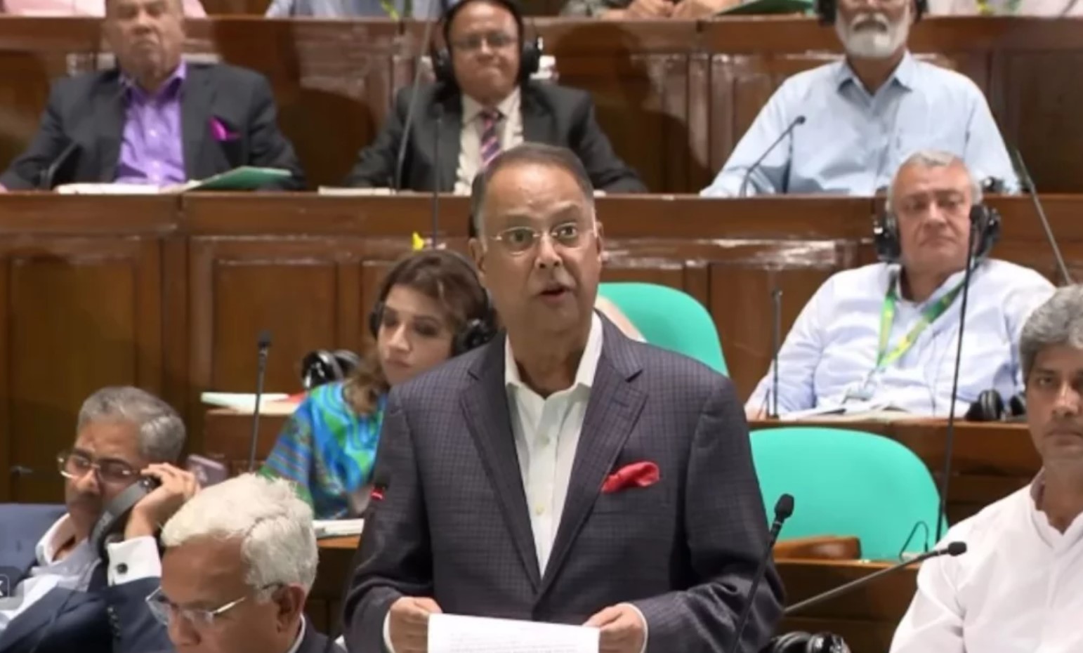 ফুরিয়ে আসছে প্রাকৃতিক গ্যাস: ১২ বছরের লাইফলাইন দিল জ্বালানিমন্ত্রী