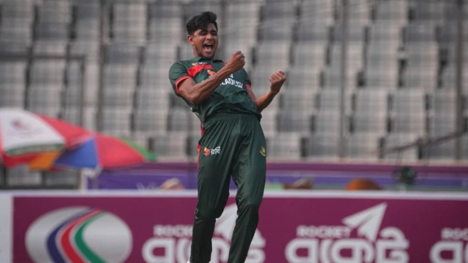 ১৪৭ কিমির বাউন্সারে কিউইদের নাজেহাল করলেন নাহিদ: ব্যাকফুটে নিউজিল্যান্ড