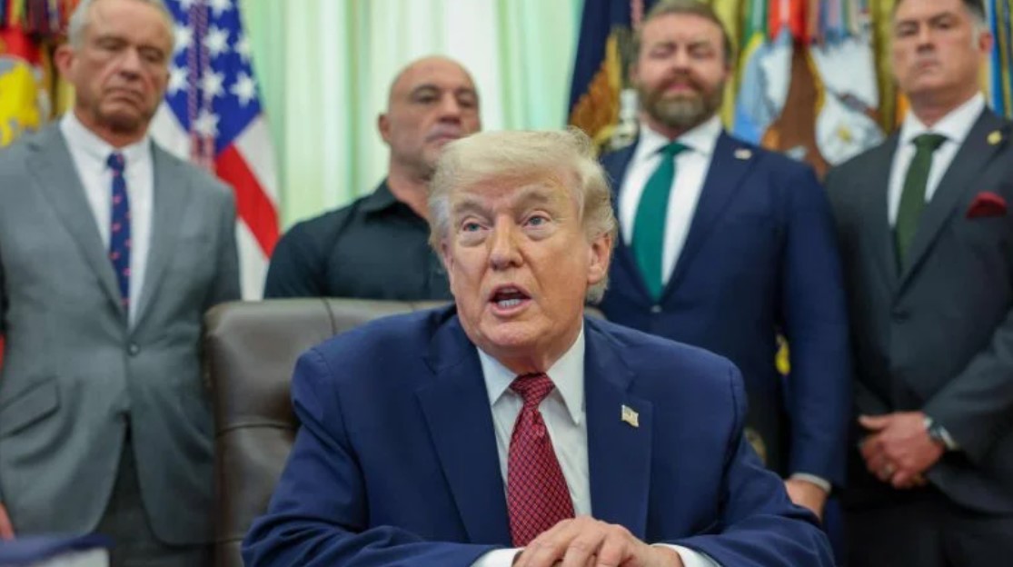 বোমাবর্ষণের মানসিকতা নিয়েই এগোবো: ট্রাম্প