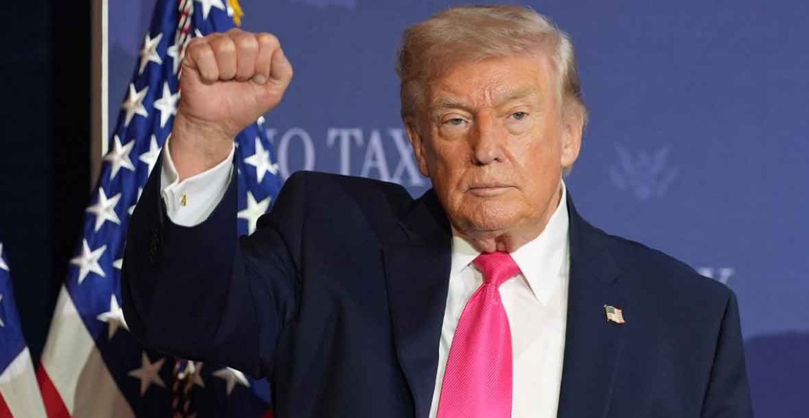 হোয়াইট হাউসে রুদ্ধদ্বার বৈঠক: শেষ মুহূর্তে কেন মত বদলালেন ট্রাম্প?