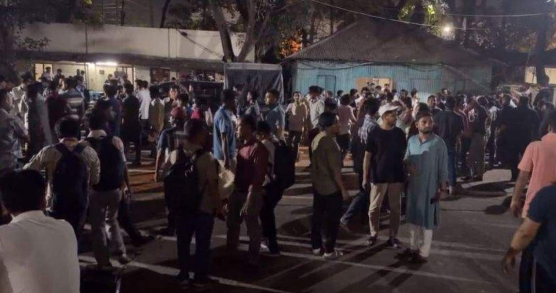 শাহবাগে টানটান উত্তেজনা: ছাত্রদল-শিবির মুখোমুখি