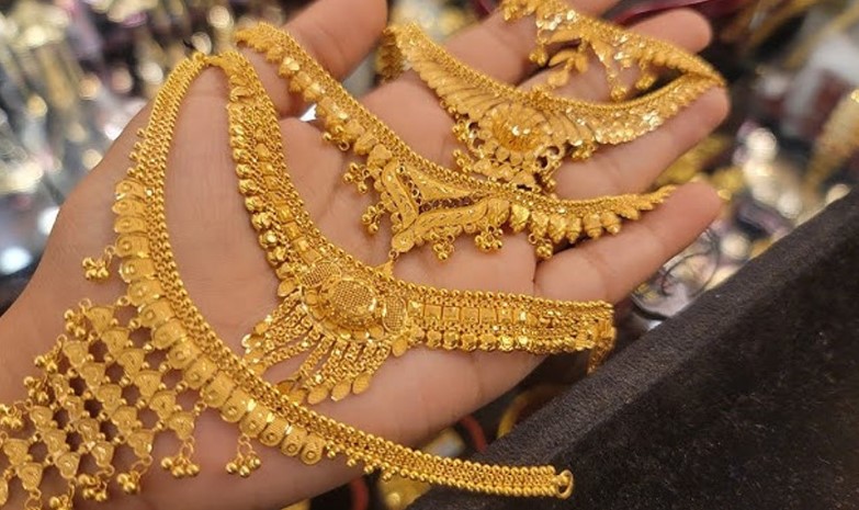 রেকর্ড দামের পর অবশেষে স্বস্তি: সোনার ভরিতে বড় ছাড় দিল বাজুস