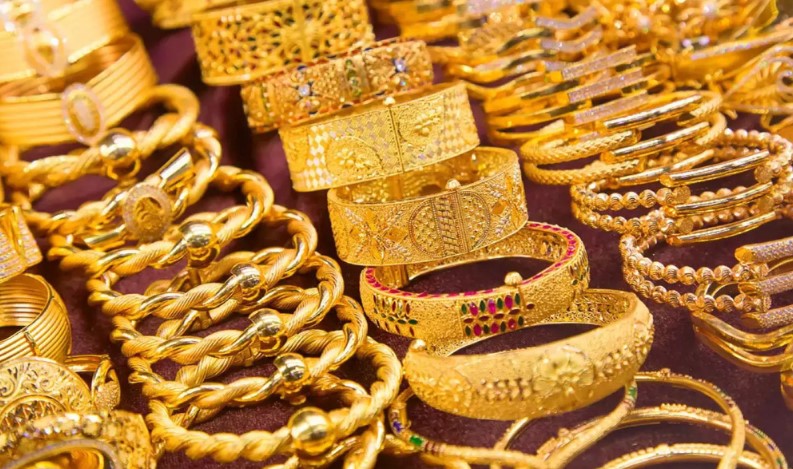 বিশ্ববাজারে সোনার দামে অস্থিরতা: ৫ সপ্তাহ পর সাপ্তাহিক দরে বড় পতন