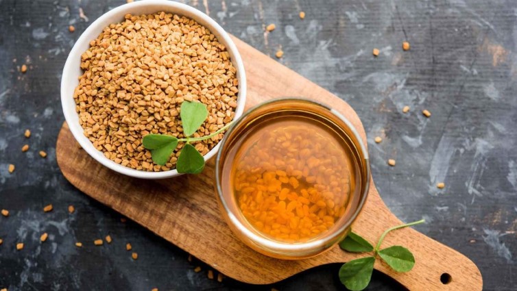 সকালে খালি পেটে মেথি পানি: আপনার শরীরের জন্য কেন এটি অমৃত?