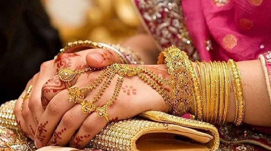 স্বর্ণের দামে বড় ধস! এক ধাক্কায় অনেকটা কমল স্বর্ণ ও রুপার দাম 