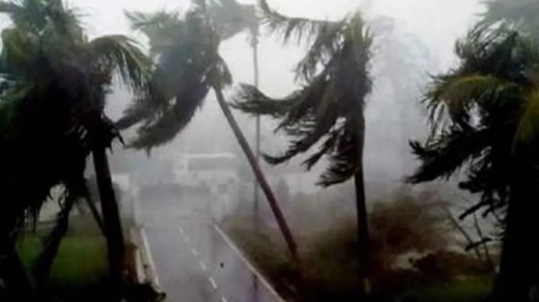 সতর্কতা: রাত ৯টার মধ্যে ১৬ জেলায় ধেয়ে আসছে কালবৈশাখী!