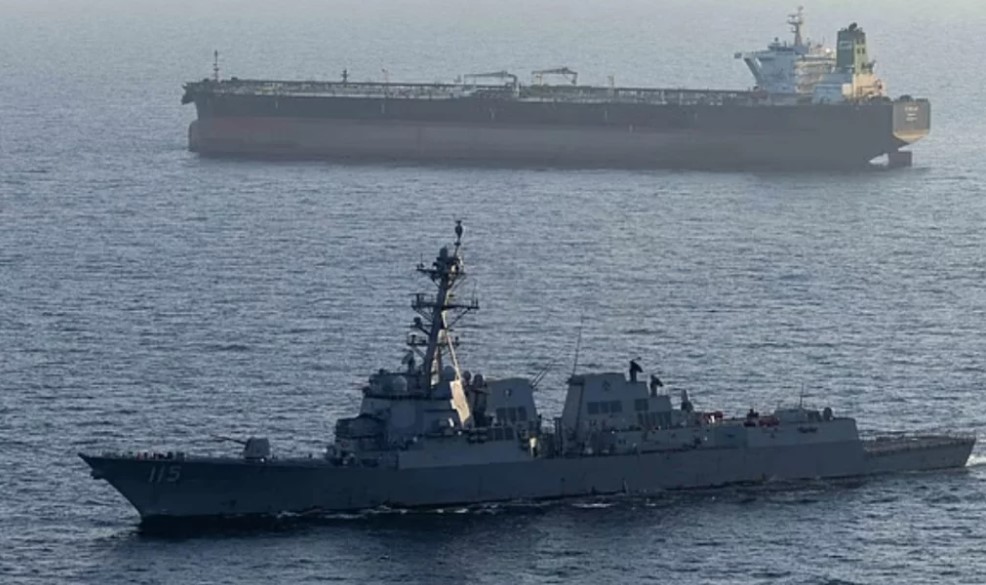 মাঝসমুদ্রে নাটকীয় অভিযান! ইরানের তেলের ট্যাংকার জব্দ করল মার্কিন নৌবাহিনী