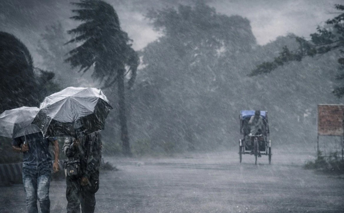 দেশজুড়ে ঝড়ের তাণ্ডব: ১৭ অঞ্চলে বজ্রবৃষ্টি ও ৮ জেলায় কালবৈশাখীর রেড অ্যালার্ট