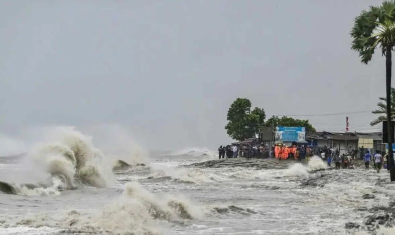 ধেয়ে আসছে শক্তিশালী ঘূর্ণিঝড়: আবহাওয়া অফিসের দীর্ঘমেয়াদী সতর্কতা