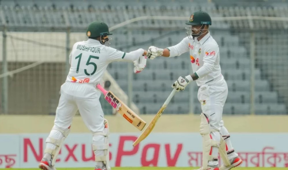 মুশফিকের লড়াই ও তাসকিনের ক্যামিও: প্রথম ইনিংসে বড় সংগ্রহ টাইগারদের