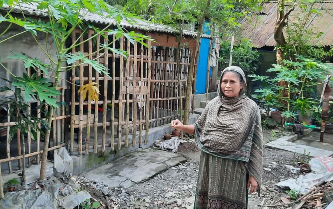 কালিগঞ্জে ‘মব’ সৃষ্টি করে অধ্যাপিকার বাড়ি দখল ও উচ্ছেদের চেষ্টা