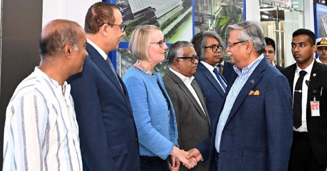 বিমান বাংলাদেশ এয়ারলাইন্সের নিয়মিত ফ্লাইটে যুক্তরাজ্যের পথে রাষ্ট্রপতি
