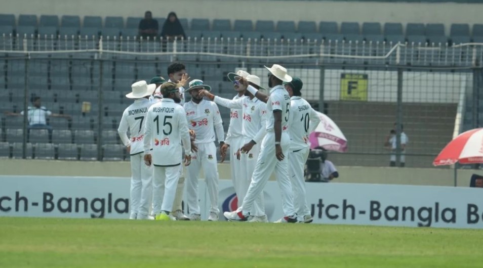 প্রথম সেশনে দাপুটে বোলিংয়ে পাকিস্তানের ওপর নিয়ন্ত্রণ বাংলাদেশের