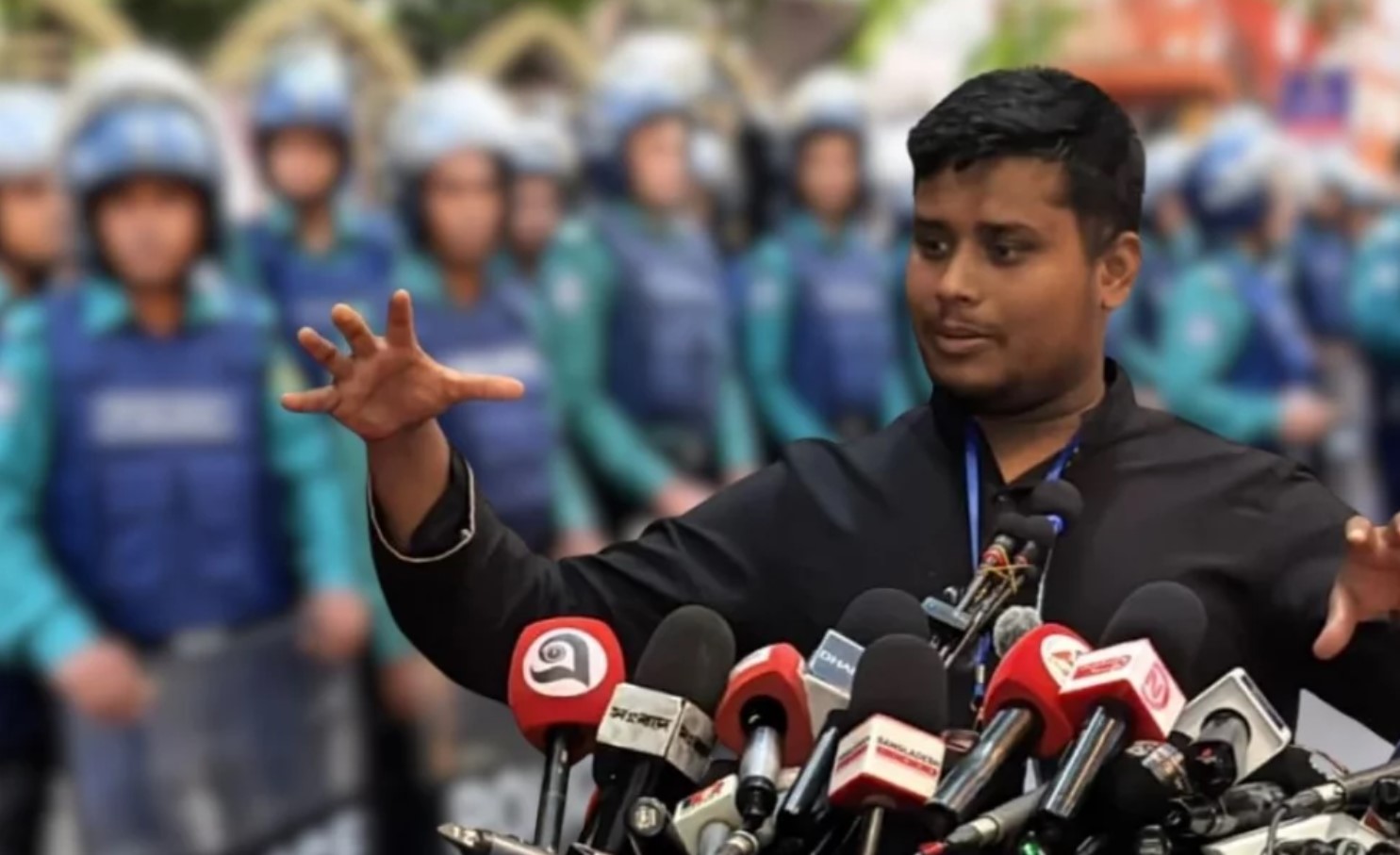 অন্যায় আদেশে ‘না’ বলা শিখতে হবে পুলিশকে: হাসনাত আবদুল্লাহ
