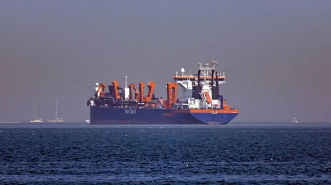 আড়াই মাস পর খুলল হরমুজ প্রণালি