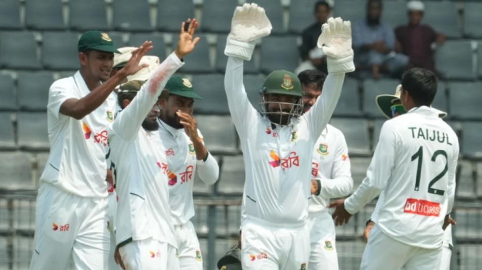ইতিহাসের দোরগোড়ায় বাংলাদেশ