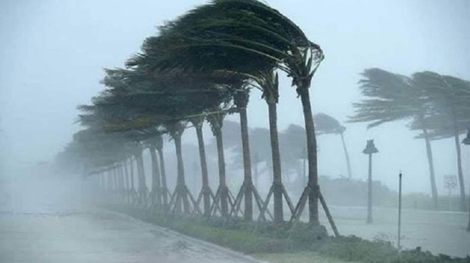 সাত অঞ্চলে ৮০ কিমি বেগে ঝড়ের পূর্বাভাস: নদীবন্দরে ২ নম্বর নৌ হুঁশিয়ারি সংকেত