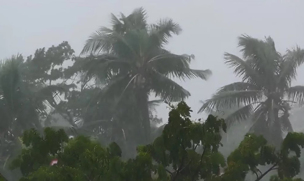 দেশের ৯ অঞ্চলে আজ রাতের মধ্যে ৬০ কিমি বেগে ঝোড়ো হাওয়ার পূর্বাভাস