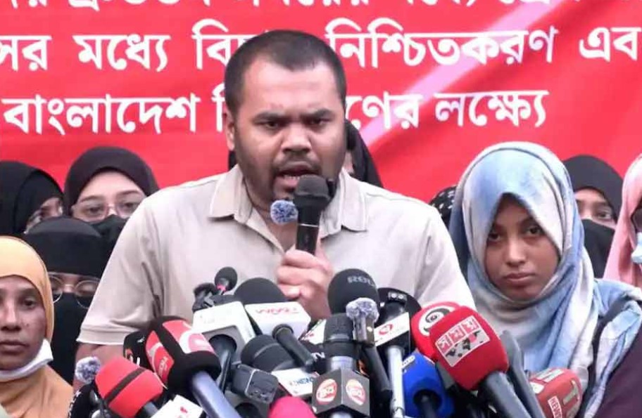 জামায়াত আমিরের পিএস-এর দিকেও আঙুল: হাদি হত্যা নিয়ে ওমর হাদির স্ট্যাটাসে চাঞ্চল্য