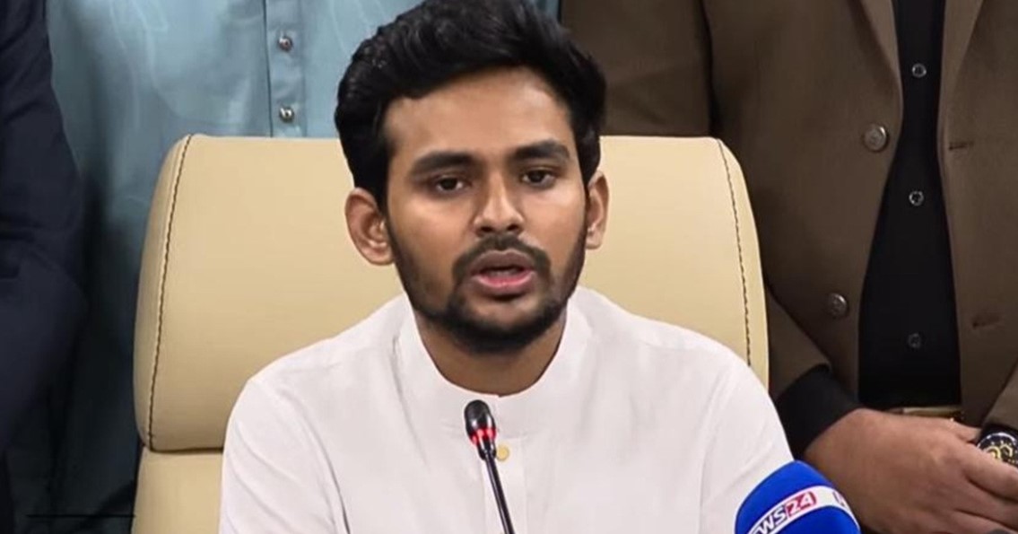 আওয়ামী লীগের ফাঁদে পা দিয়ে তাদের ফেরানোর পাঁয়তারা করছে সরকার: আসিফ মাহমুদ