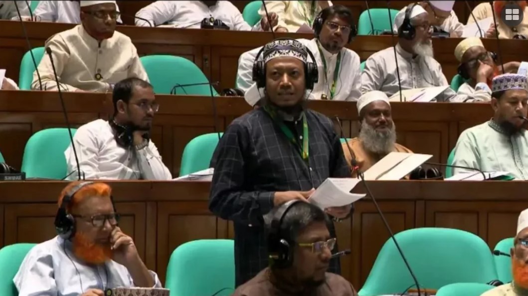 লালন সাঁইয়ের মাজারে সংস্কৃতির নামে অনৈতিক কাজ চলে: আমির হামজা