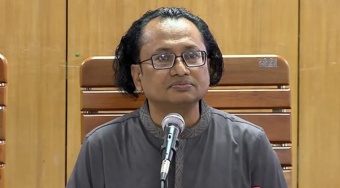 দিল্লি বিমানবন্দরে ঠিক কী ঘটেছিল? মুখ খুললেন তথ্য উপদেষ্টা ডা. জাহেদ