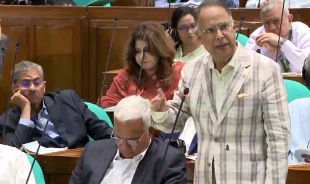 আর থাকবে না দীর্ঘ লোডশেডিং, বিদ্যুৎ সরবরাহ স্বাভাবিক করতে সর্বোচ্চ চেষ্টার ঘোষণা