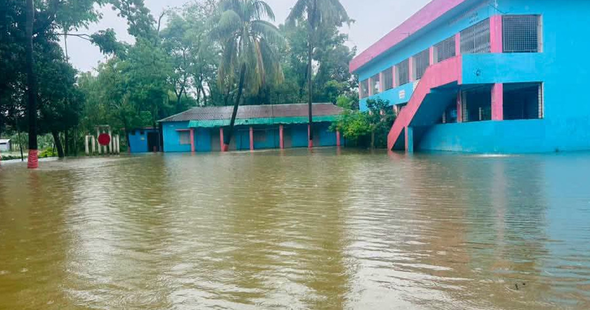 টানা বর্ষণ ও পাহাড়ি ঢলে কক্সবাজারে ভয়াবহ বিপর্যয়