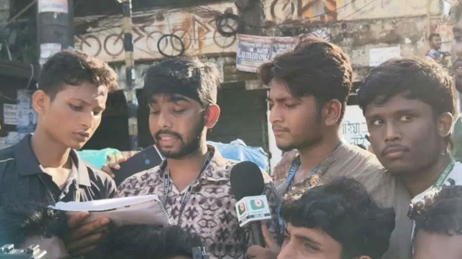 সন্ধ্যা ৬টার মধ্যে পদত্যাগ ও ক্ষমা চাইতে হবে: শিক্ষামন্ত্রীকে আন্দোলনকারীদের আলটিমেটাম