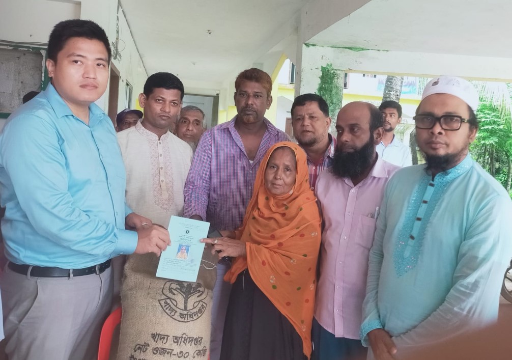 দেবীদ্বার ইউসুফপুরে ভিডব্লিউবি সুবিধাভোগীদের প্রশিক্ষণ ও চাল বিতরণ