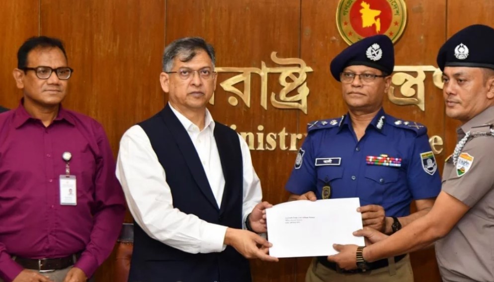 পুলিশকে জনবান্ধব করতে ‘পুরস্কার ও তিরস্কার’ নীতি বহাল: স্বরাষ্ট্রমন্ত্রী সালাহউদ্দিন