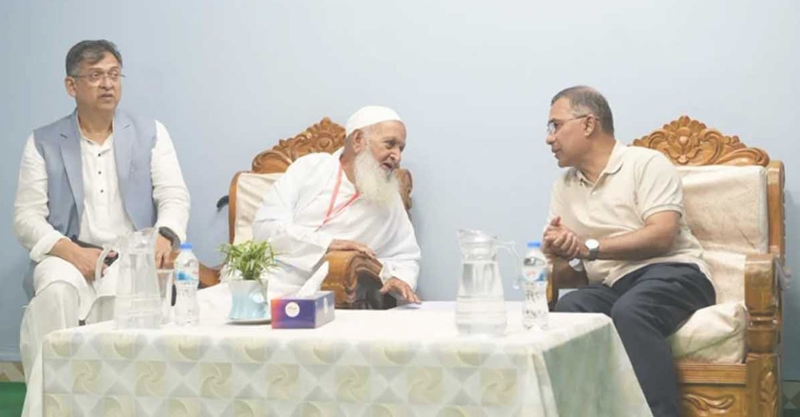 দেশ পরিচালনায় পূর্ণ সততা নিশ্চিতে হেফাজত আমিরের দোয়া চাইলেন প্রধানমন্ত্রী
