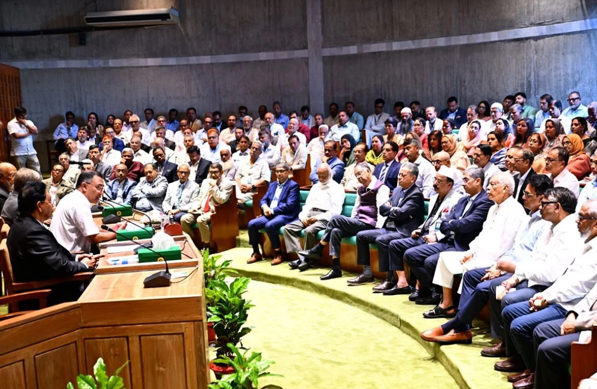দীর্ঘ তিন দশক পর রাষ্ট্রপতি পদে প্রতিদ্বন্দ্বিতাপূর্ণ নির্বাচনের প্রস্তুতি