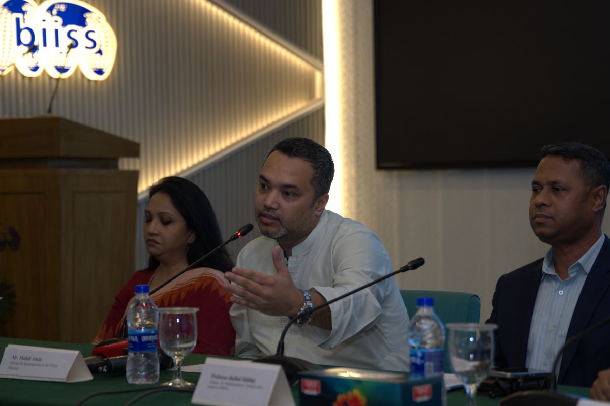 ক্ষমতার পরিবর্তনই যথেষ্ট নয়, বদলাতে হবে রাজনৈতিক সংস্কৃতি: AMRA গোলটেবিলে বক্তারা
