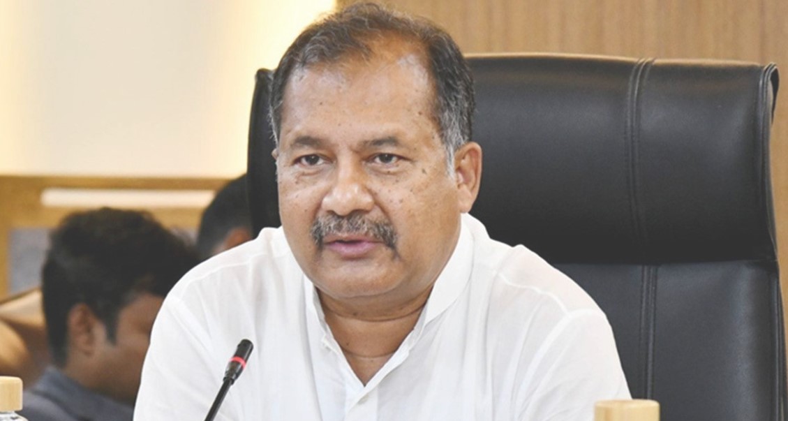 পদত্যাগ করলেন তথ্যমন্ত্রী স্বপন