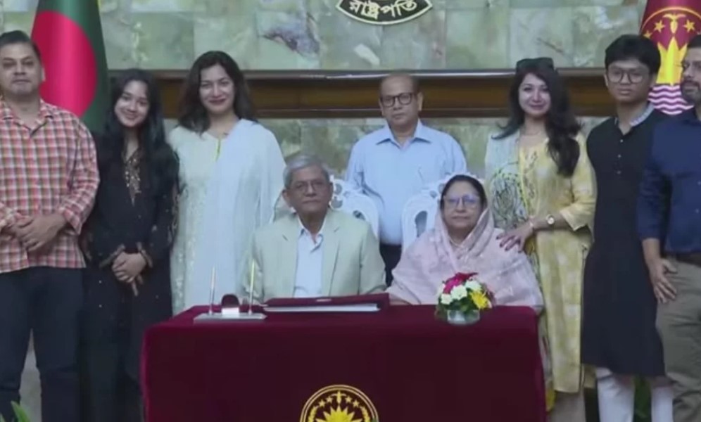 পরিবার নিয়ে বঙ্গভবনে উঠলেন রাষ্ট্রপতি মির্জা ফখরুল